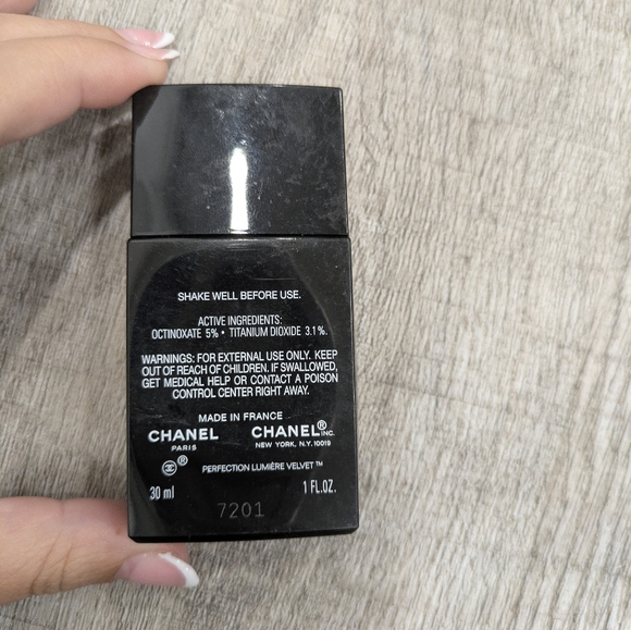 Chanel Perfection Lumiere Velvet Smooth Effect Makeup SPF 15 - Picture 2 of 5